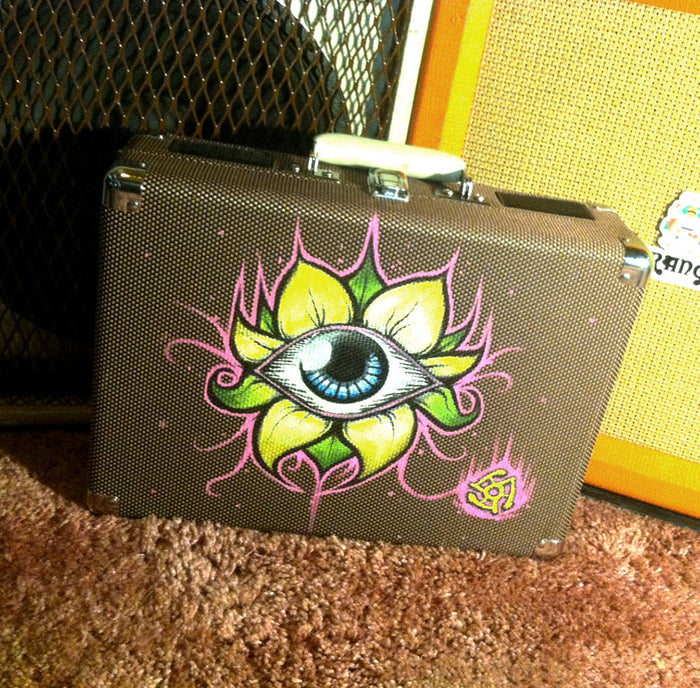 'iris' - SUITCASE TURNTABLE (hand drawn)